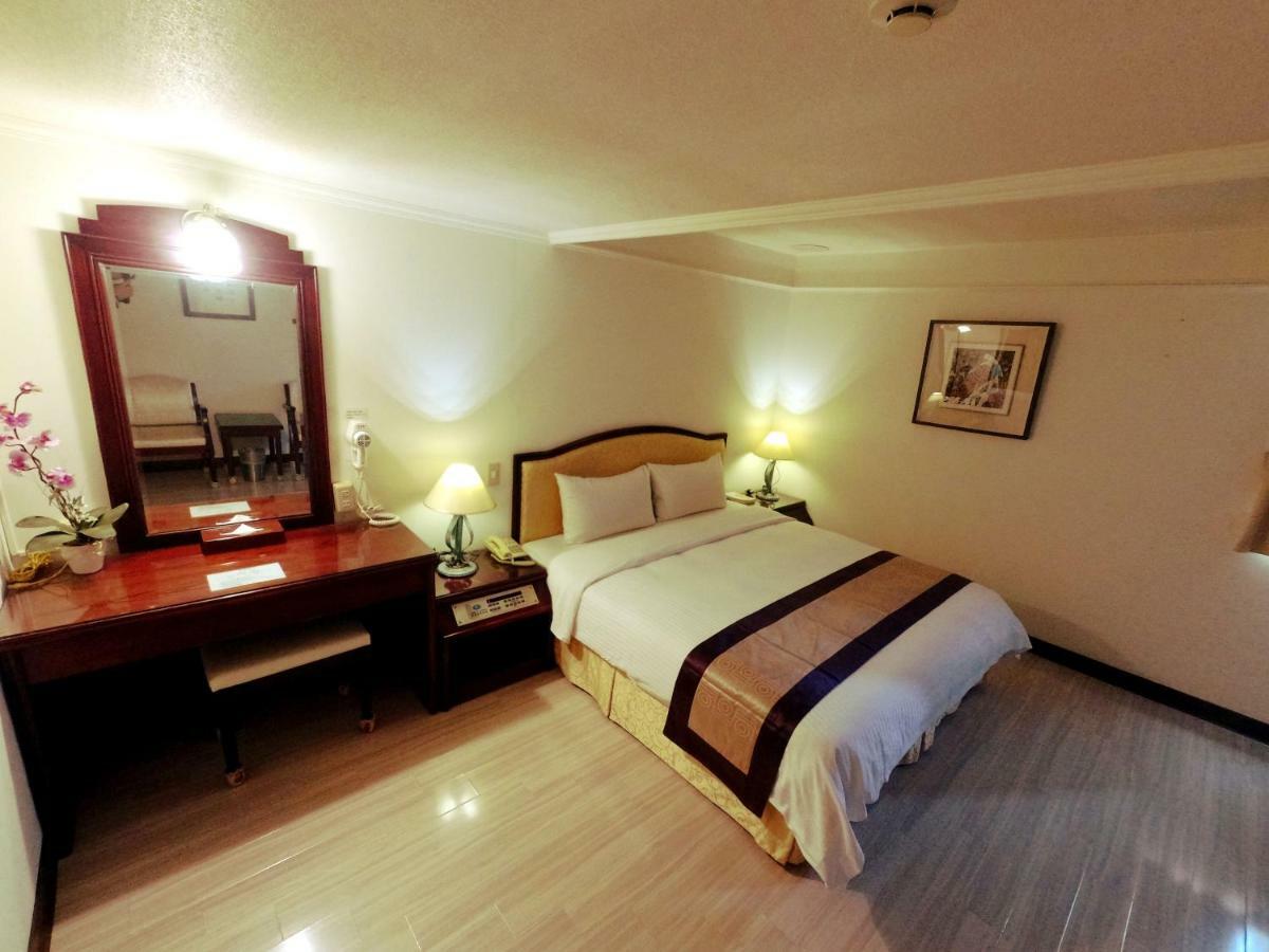 Athens Hotel Taichung Exterior foto