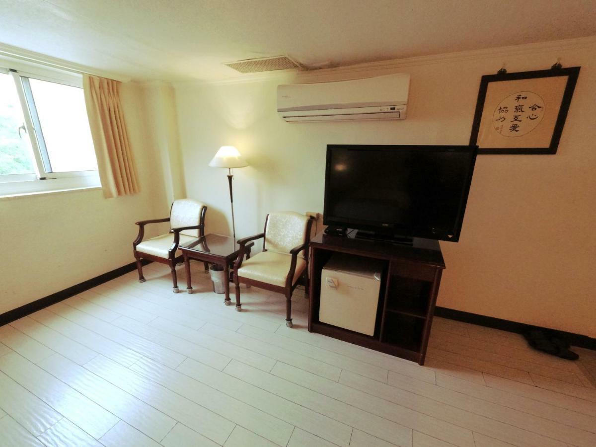 Athens Hotel Taichung Exterior foto